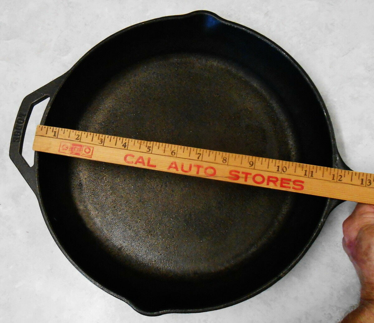 Old Lodge 12" Cast Iron Skillet Double Handle Pour Spouts Preseason