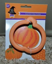 Wilton Cookie Cutter Halloween Metal Comfort Grip Pumpkin - $4.95