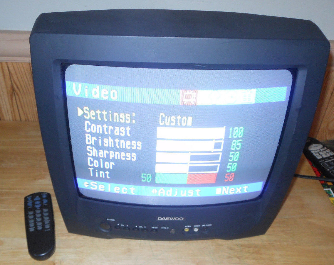 Daewoo 13 inch CRT Television 13" Color TV with Remote Retro Gaming TV