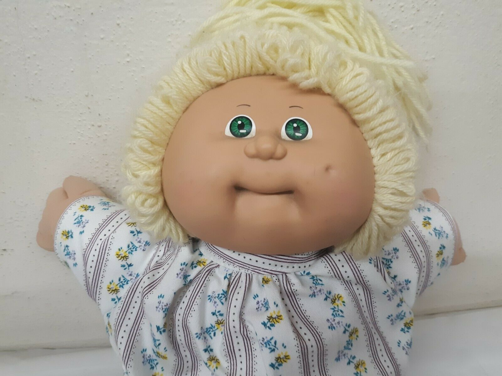 cabbage patch doll blonde hair brown eyes