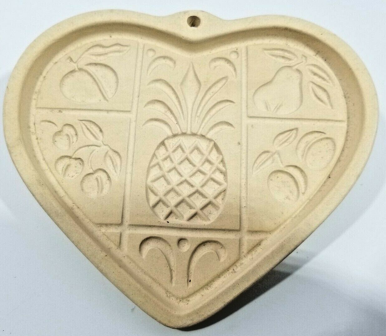 PAMPERED CHEF 2001 Stoneware Hospitality Heart Cookie Mold, Family Heritage USA