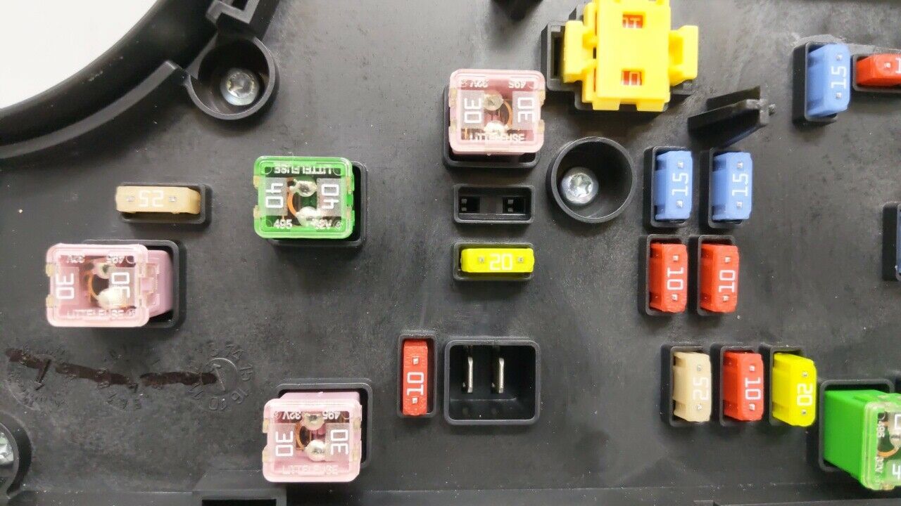 2012 Dodge Avenger Fusebox Fuse Box Relay Module P04692346ad
