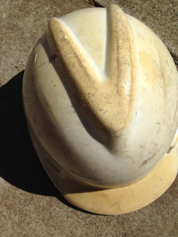 Primary image for Vintage White 1970s Hard Hat by V-Gard MSA Fits Head Size 6 1/2- 7 3/4