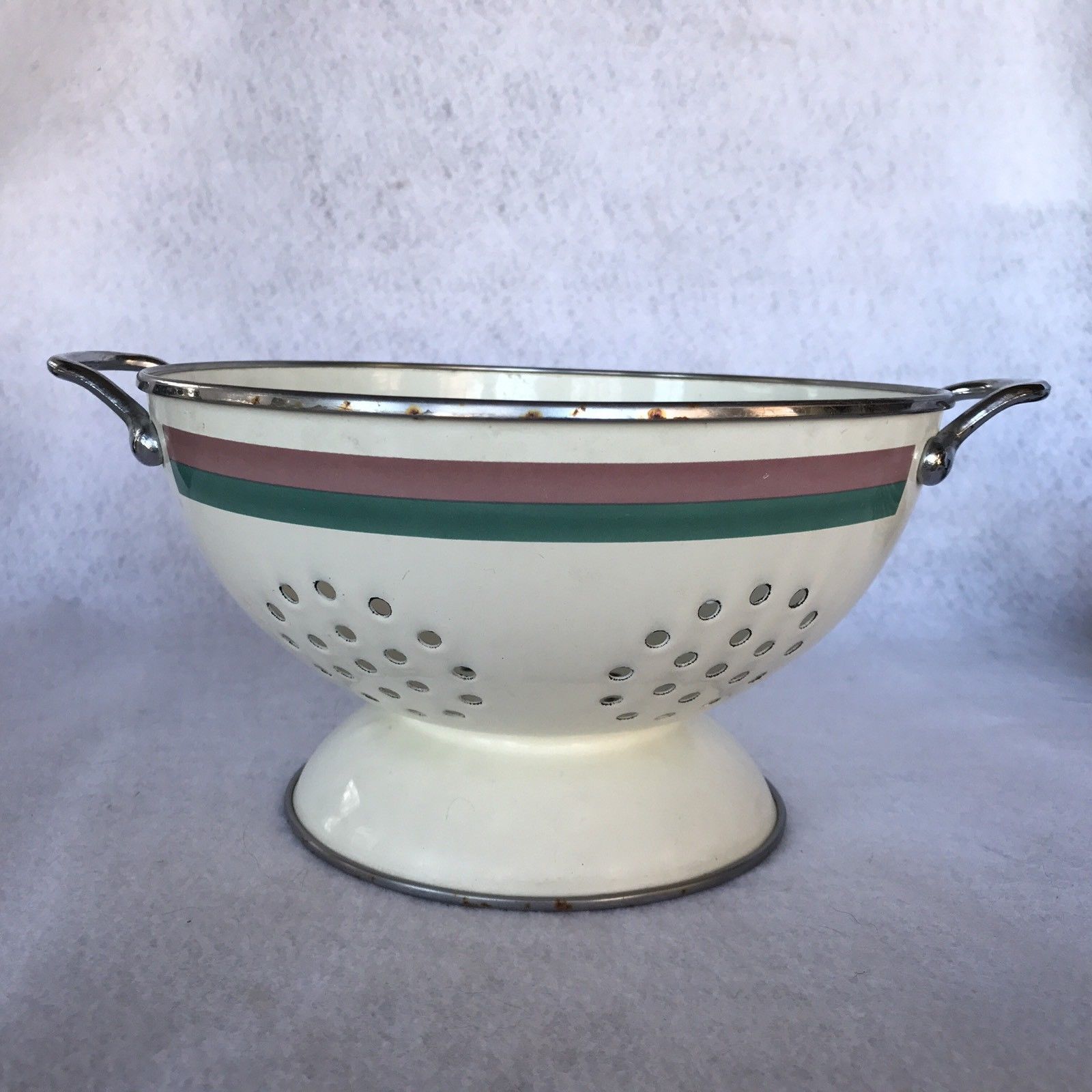 enamel colander with handle