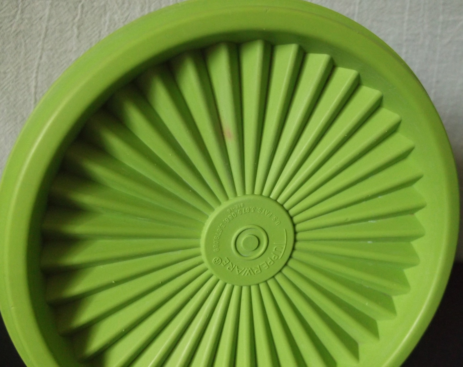 Tupperware Apple GREEN Canister SET with Servalier Instant Seal Lids 10