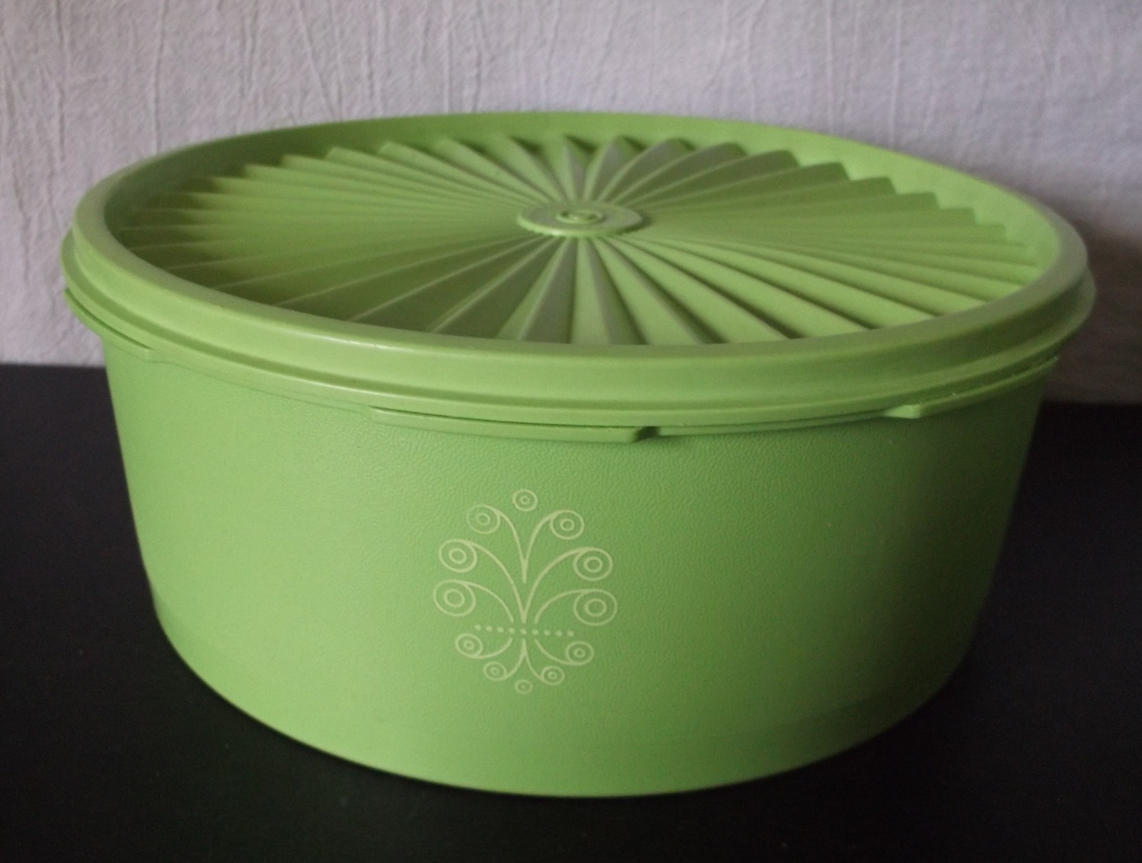 Tupperware Apple GREEN Canister SET with Servalier Instant Seal Lids 10