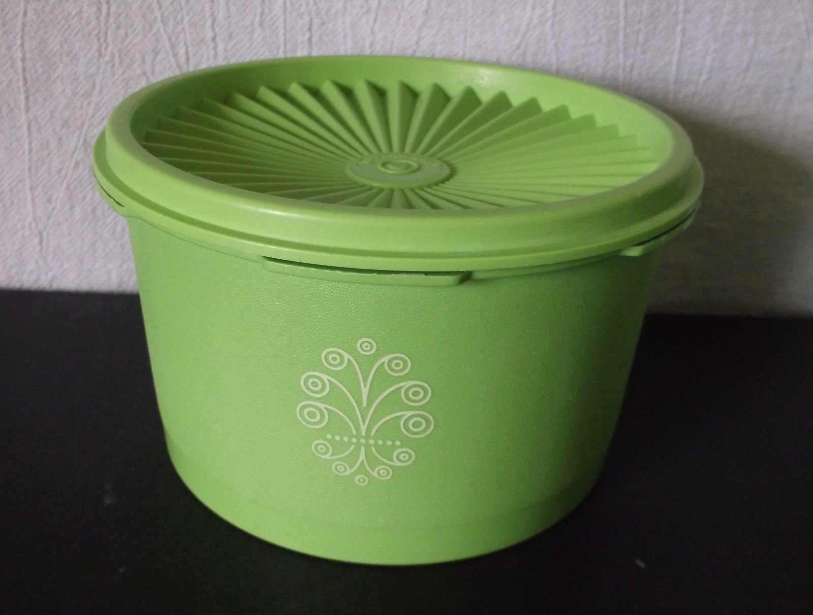 Tupperware Apple GREEN Canister SET with Servalier Instant Seal Lids 10