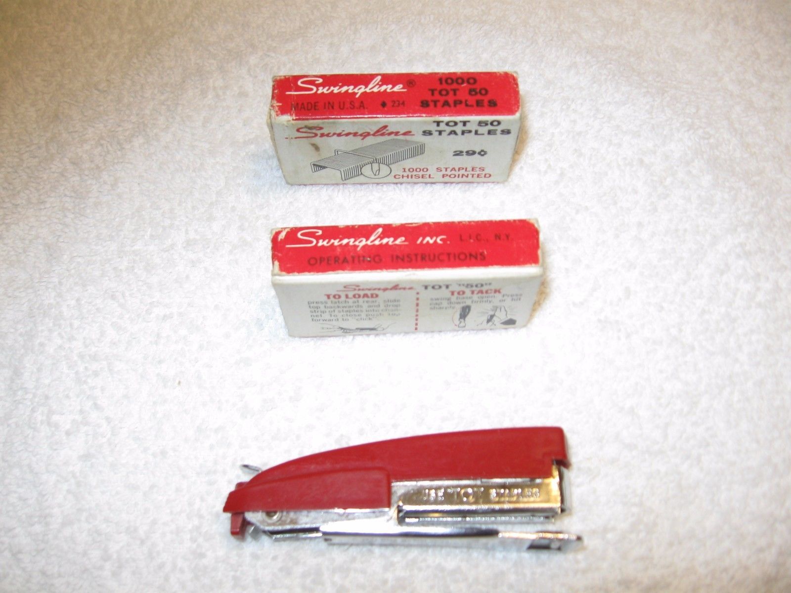 VTG Compact Size Swingline Red Tot 50 Stapler With Box Of  Staples 