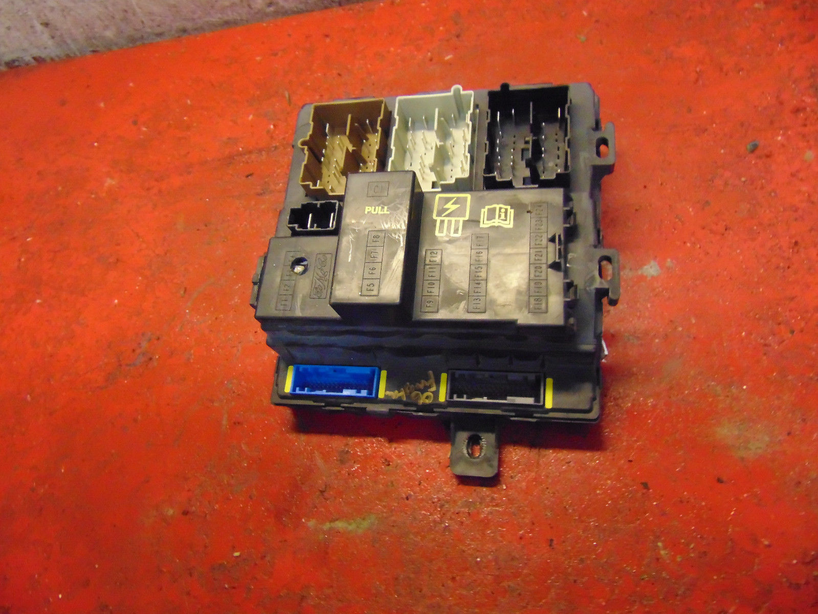 05 06 07 Ford Freestyle interior fuse box body multi-function control module