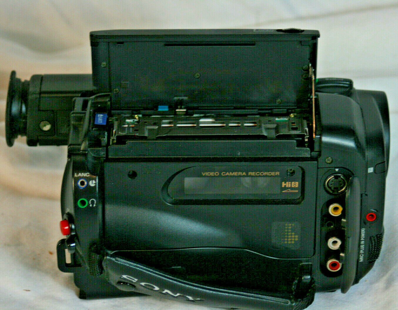 Sony Handycam Hi8 8mm Analog Camcorder Hi8 Video Camera CCDTR600