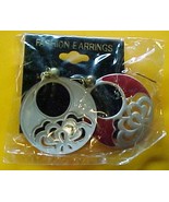 Black &amp; White Pierced Ear Ring - $4.00