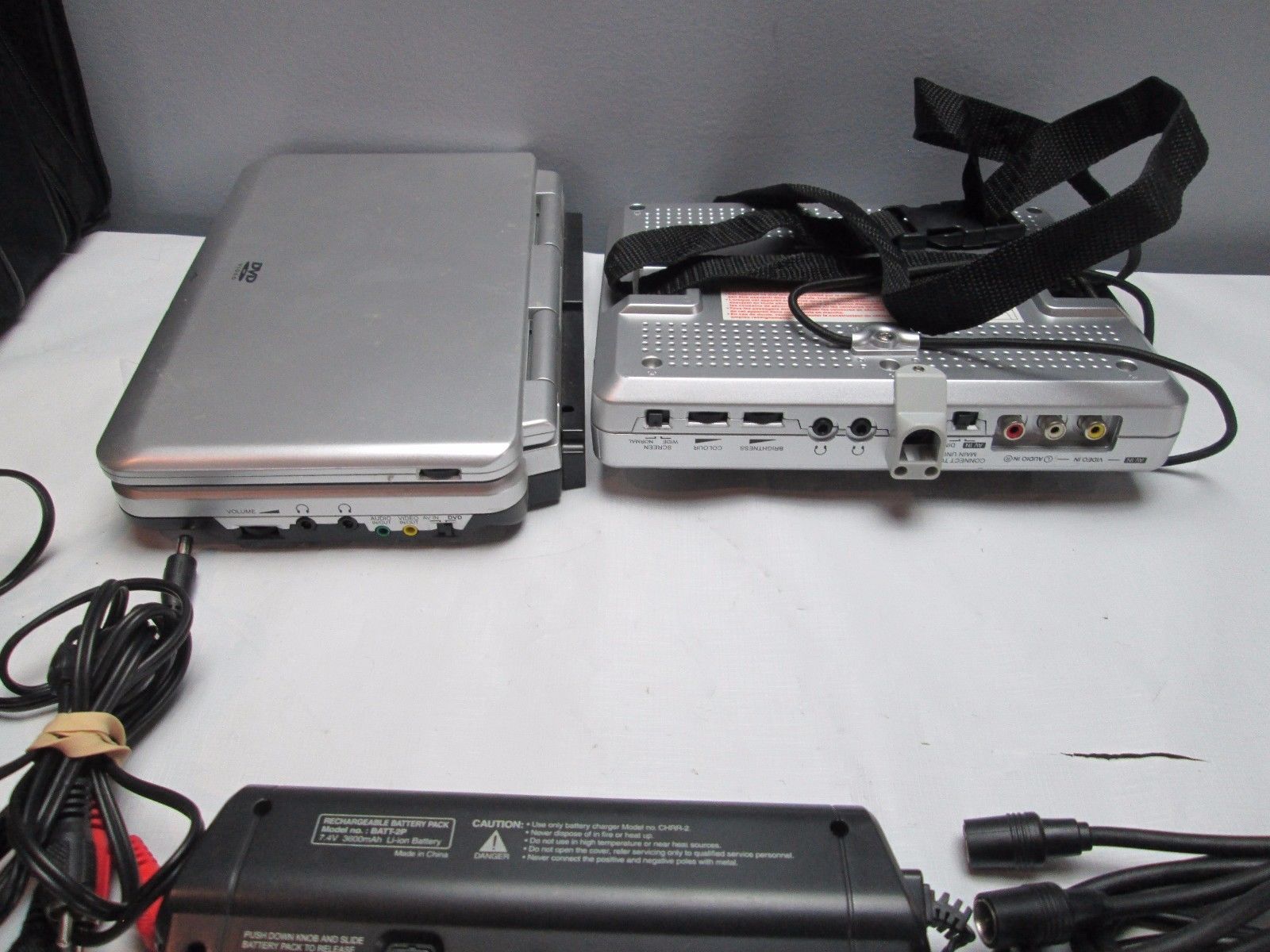 Durabrand Portable DVD Player Dual 7B + Case + extra Monitor + Cables