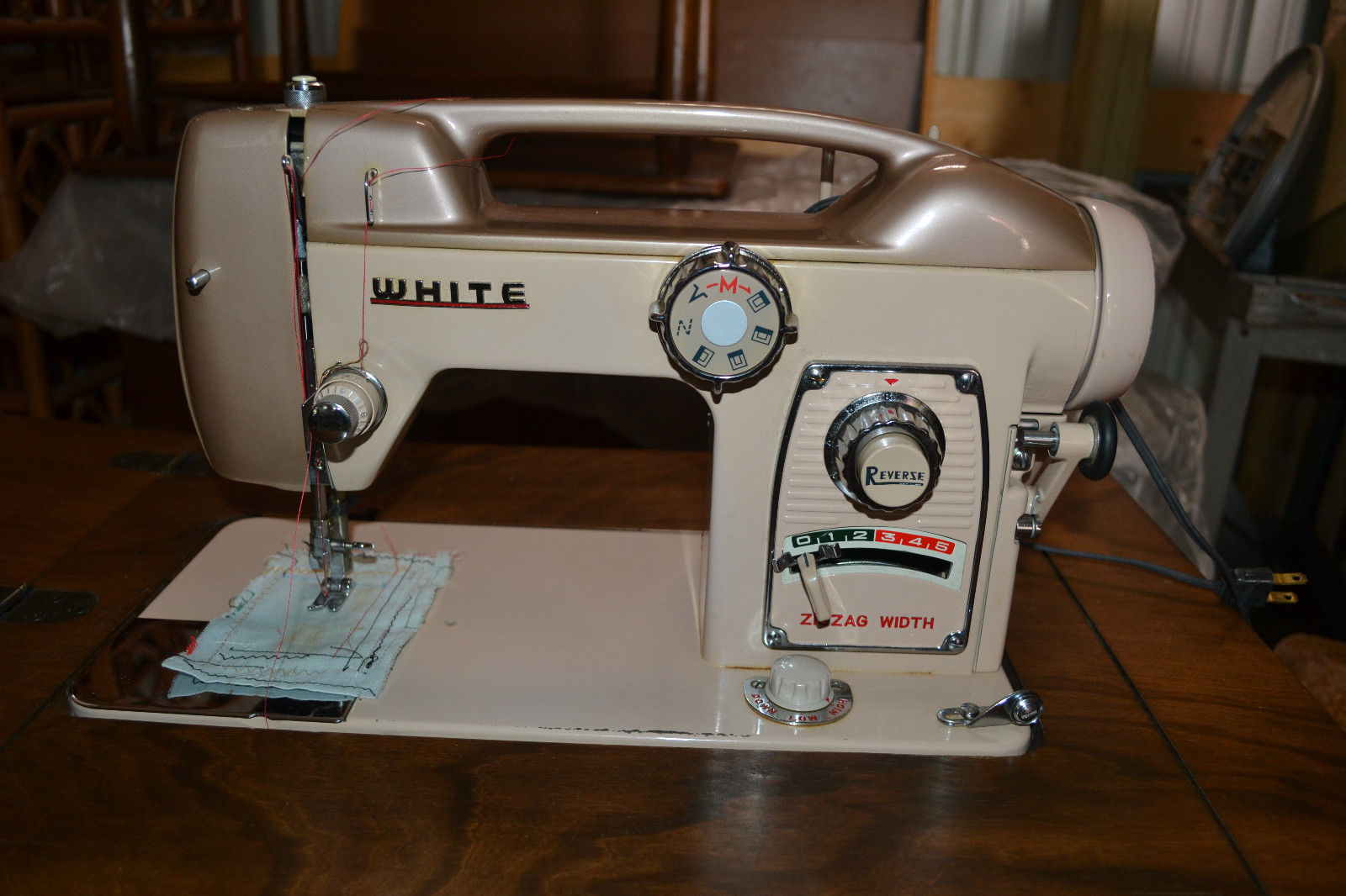 Vintage WHITE Zig Zag Sewing Machine Wood Cabinet - Sewing Machines