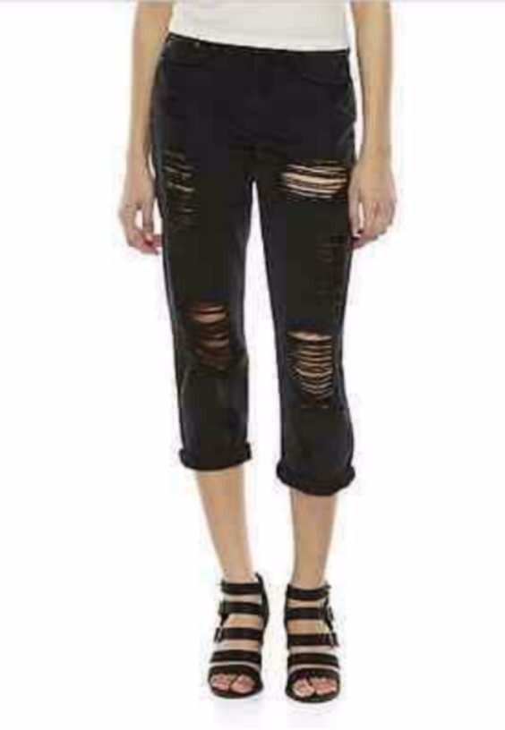 MUDD Destructed Crop Jeans Capri 