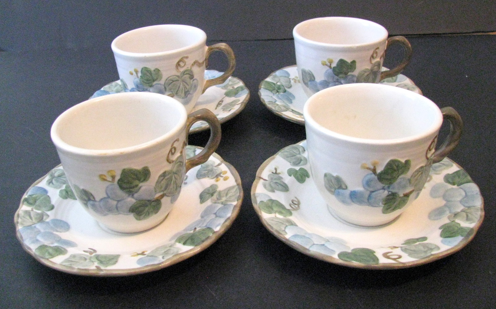 Poppytrail Metlox Vernon Sculptured Daisy Flat Cup /& Saucer Set