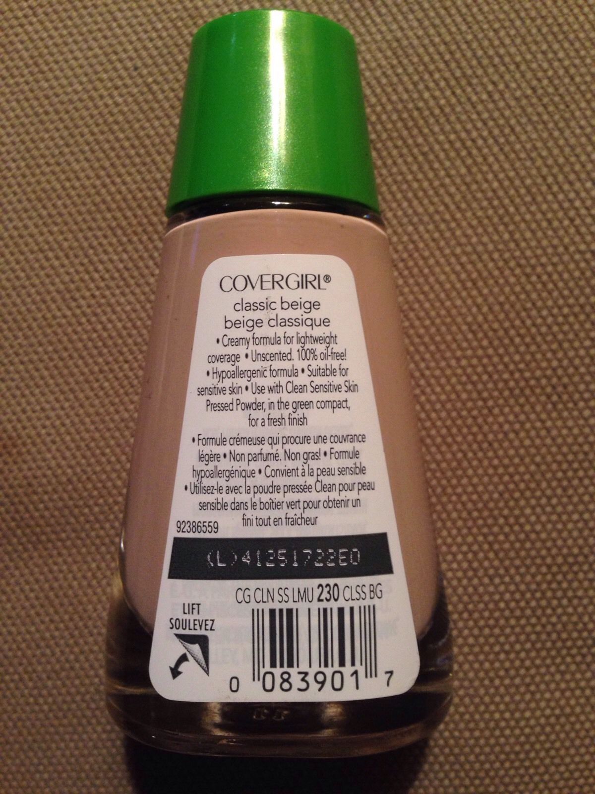 COVERGIRL CLEAN SENSITIVE SKIN FOUNDATION Assorted Shades Full Size