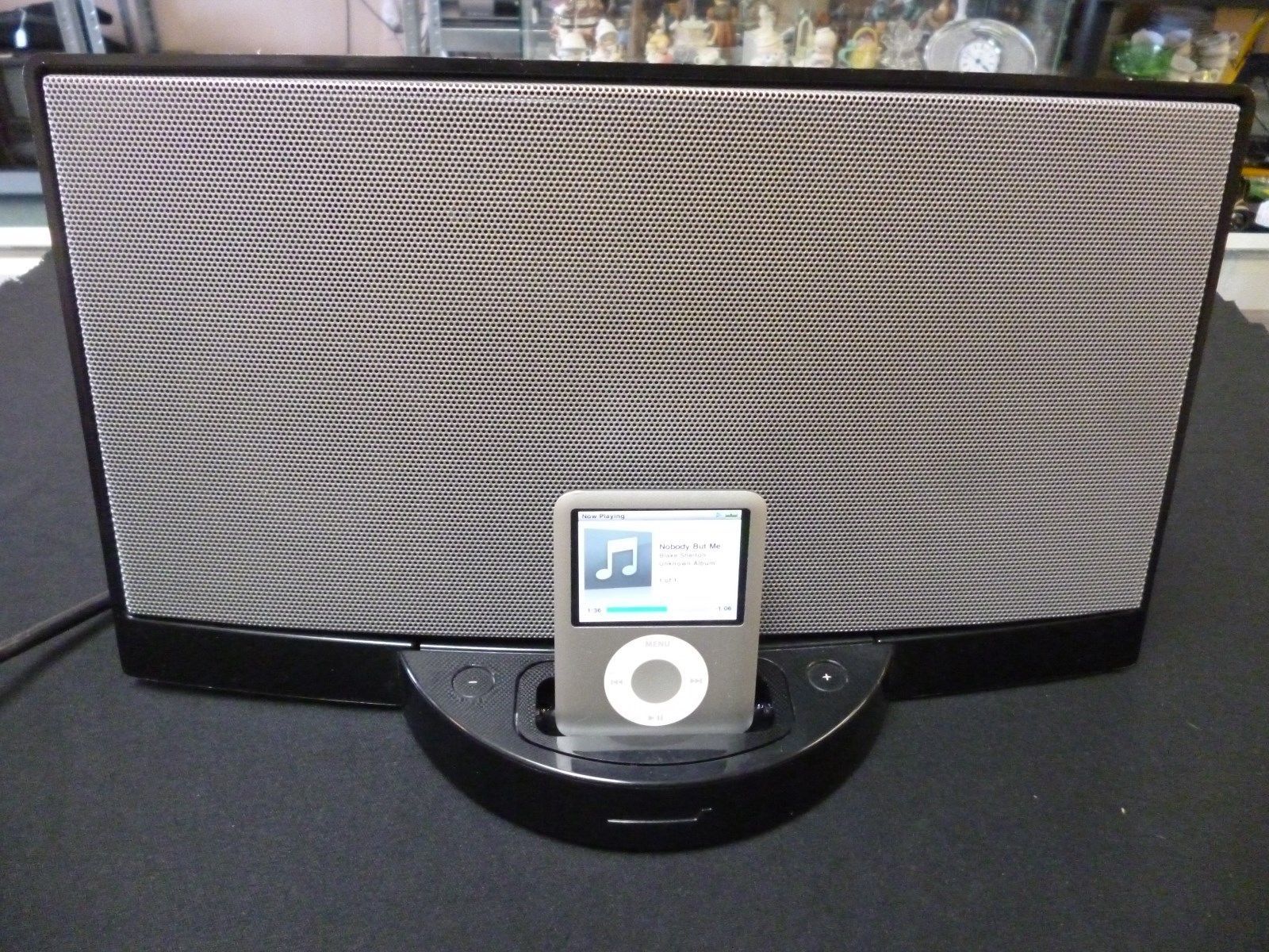 BOSE Sound Dock Series 1 Portable iPhone iPod Speaker System W/8GB Ipod