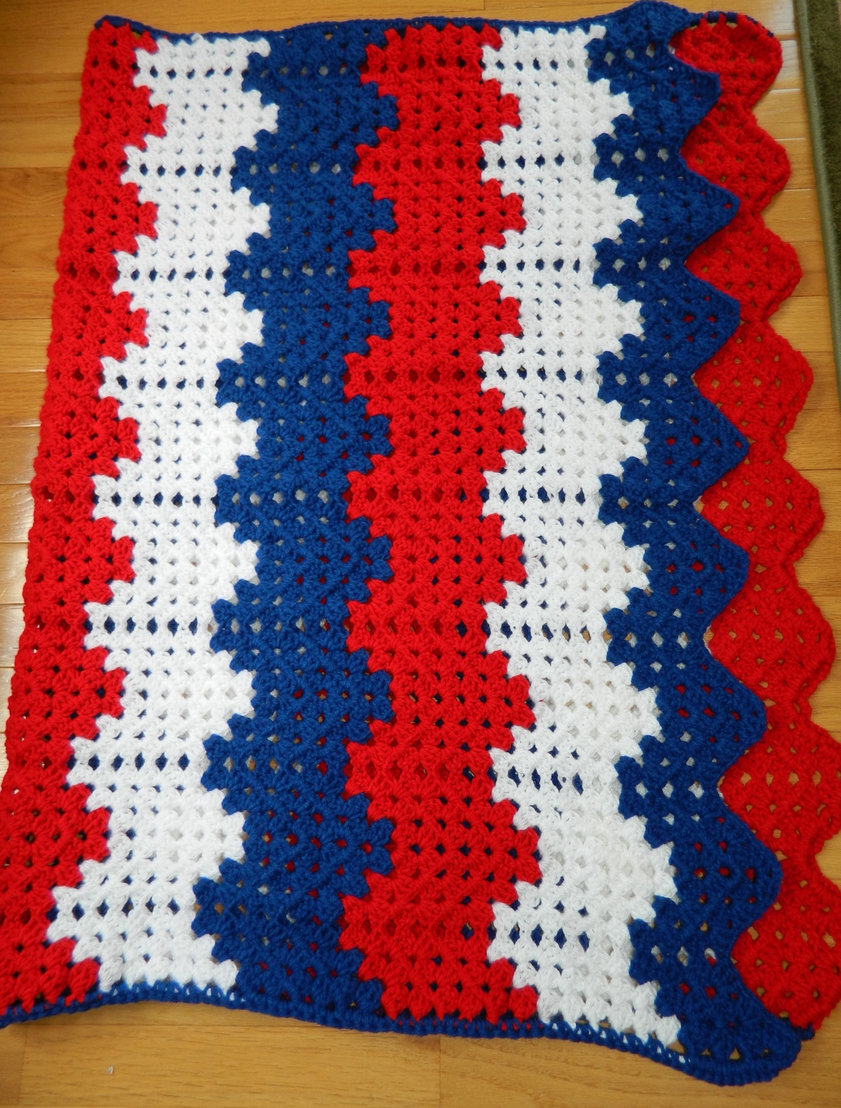 Patriotic Afghan / Blanket w/ Chevron Wavy Ripple Crochet Pattern 38" x