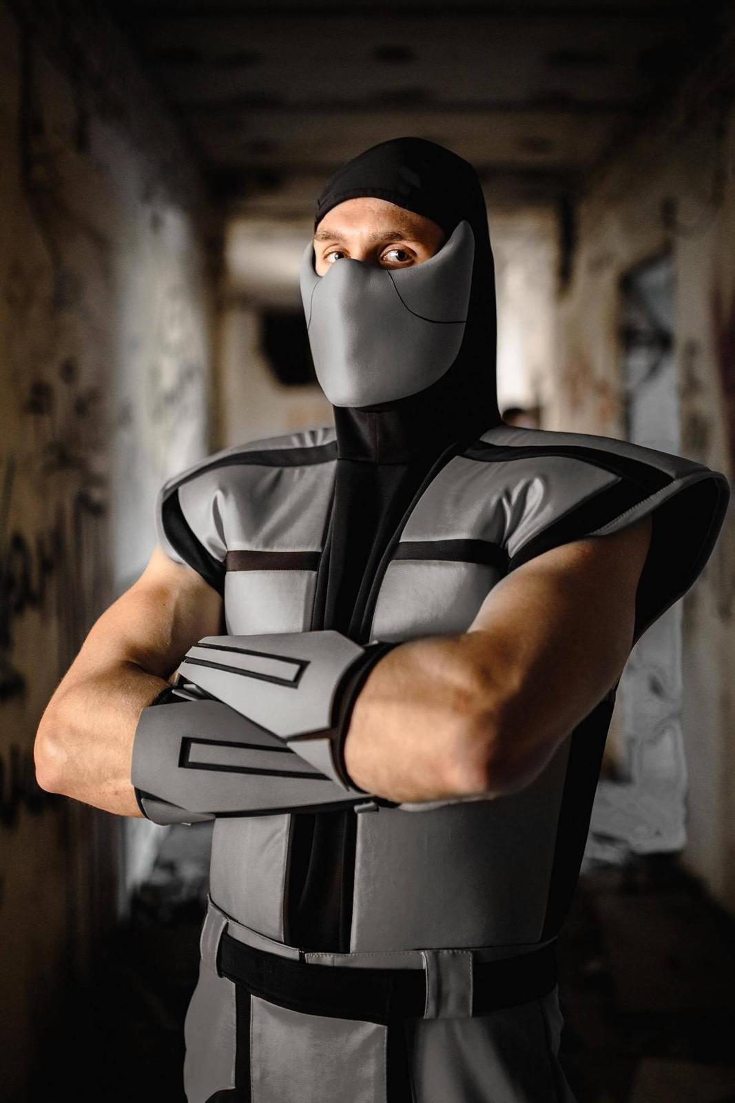 smoke-costume-cosplay-from-the-ultimate-mortal-kombat-smoke-outfit-men