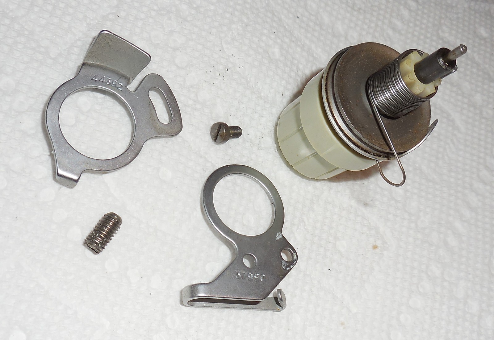 Singer 252 Fashion Mate Thread Tension Dial w/Set Screw & Thread Guides