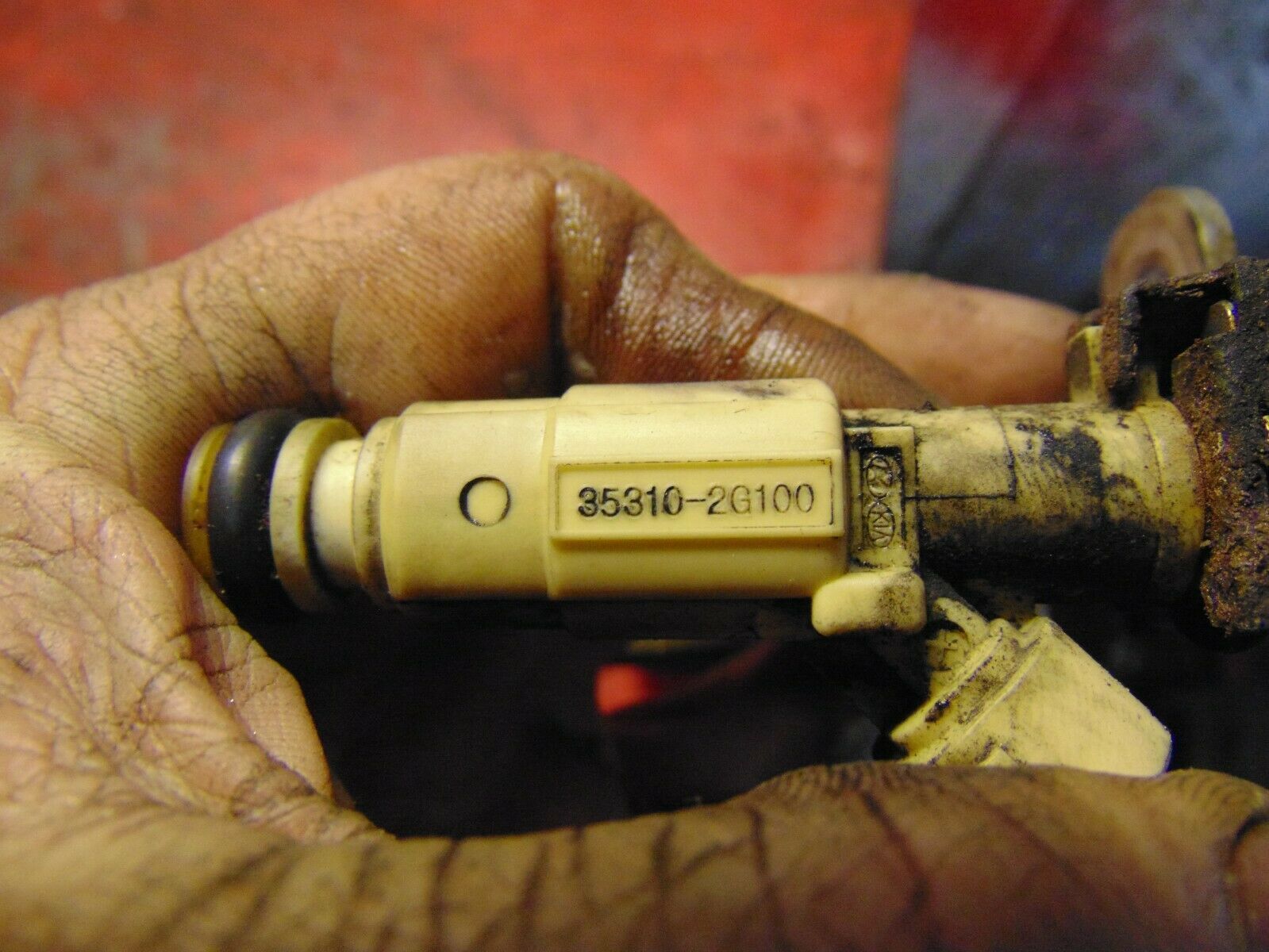 13 12 11 10 Kia Forte oem 2.0 fuel injector rail 353102g100 Fuel