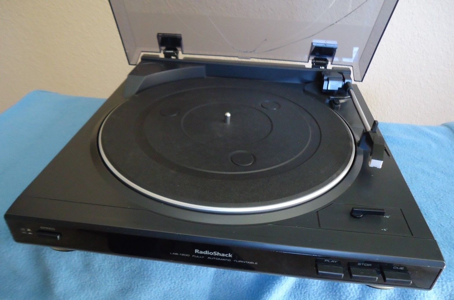 Radio Shack LAB1200 Belt Drive Automatic Turntable, Phono/Line out