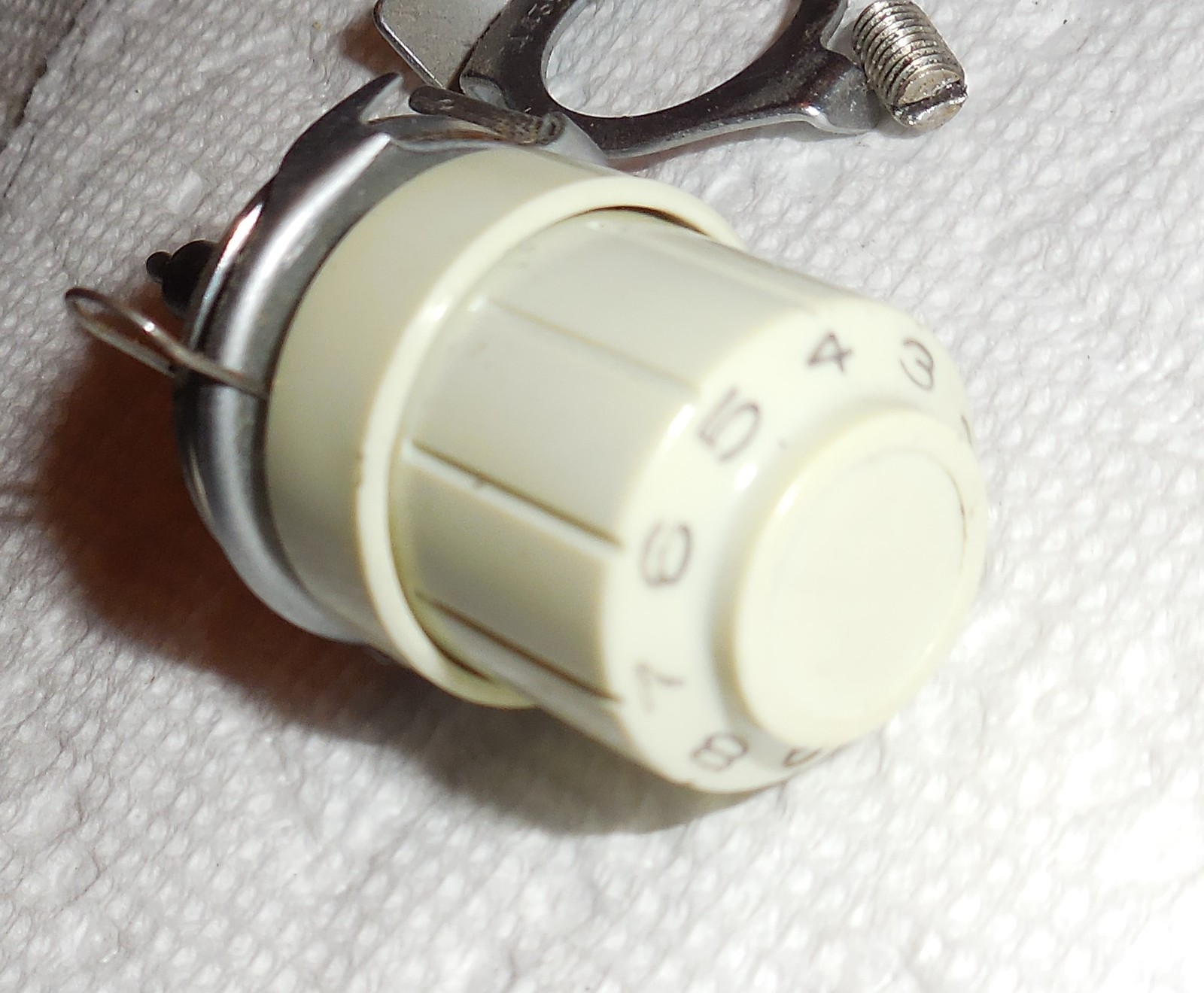 Singer 252 Fashion Mate Thread Tension Dial w/Set Screw & Thread Guides