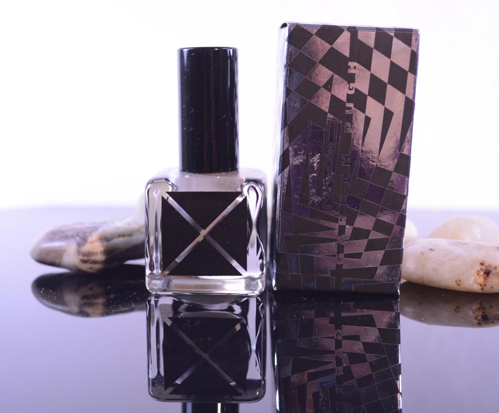MAC NAIL POLISH LACQUER INERT 9ML GARETH PUGH COLLECTION NEW BOXED