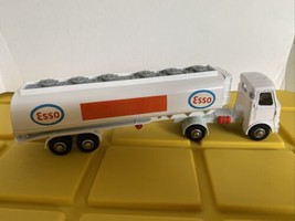 Dinky Toys Esso Articulated Fuel AEC Tanker Made in England Esso Gas Semi Truck - $37.01