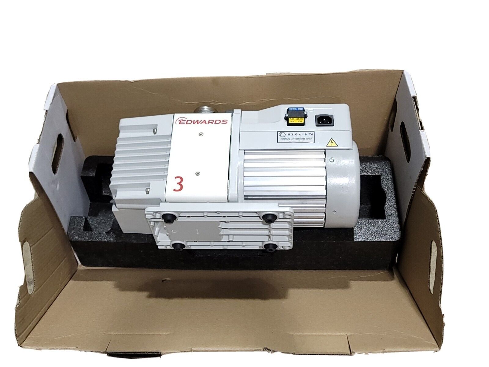 EDWARDS A65201903 RV3 ROTARY VACUUM PUMP 50/60Hz 110/240V (SWITCHABLE) 1PHASE Other Business