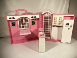 Barbie Happy Family Magic Kitchen HTF Rare Pink Version Fold Up DollHouse - $64.34