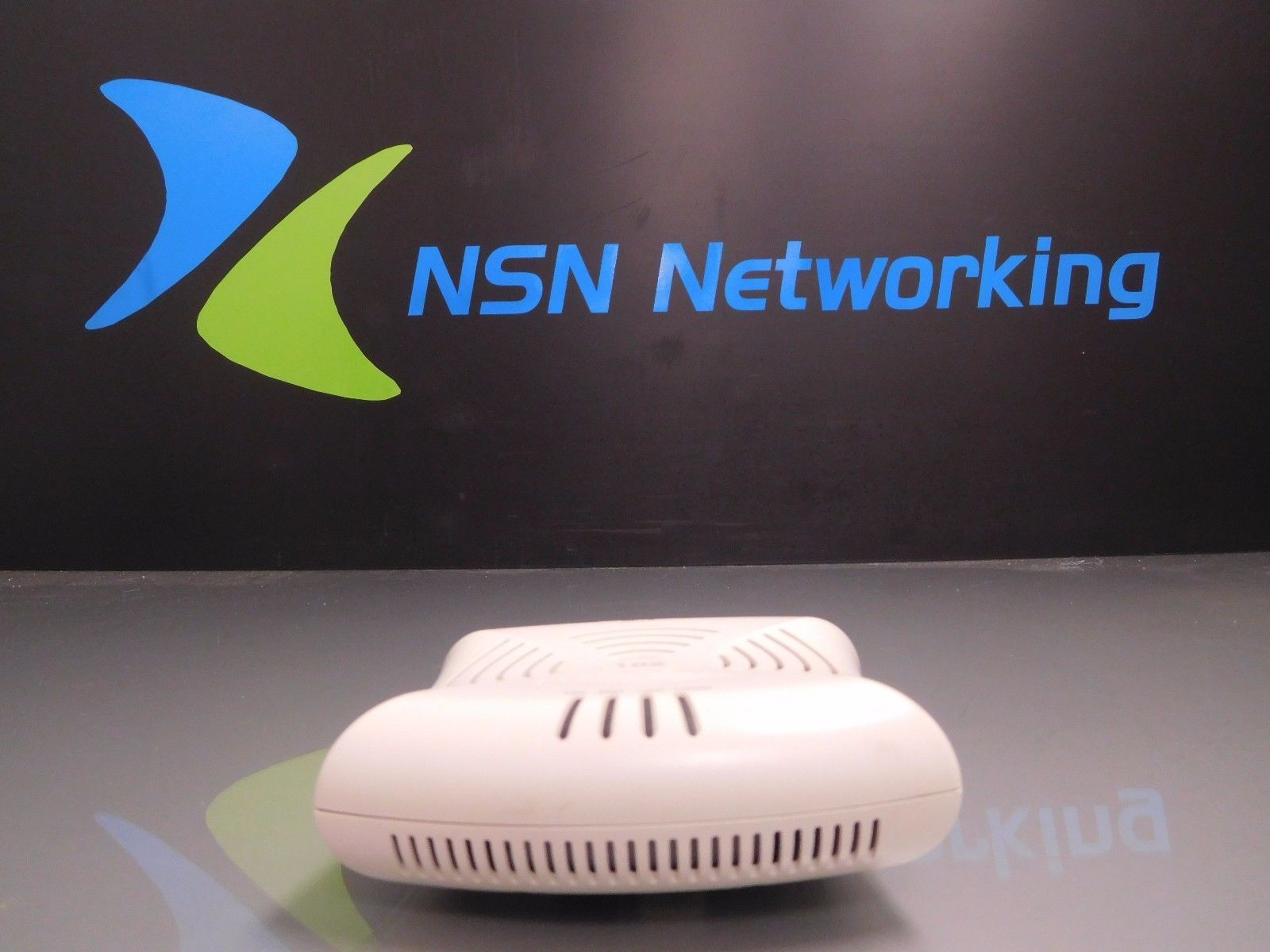 Lot of 4 Aruba Wireless Networks Wireless Access Point model number AP-105
