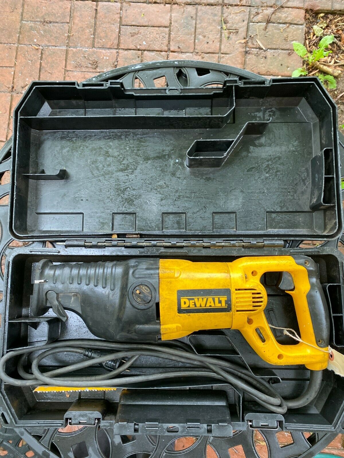 DeWalt DW311 Saw 13 Amp Heavy Duty Reciprocating Kit Corded Metal Wired