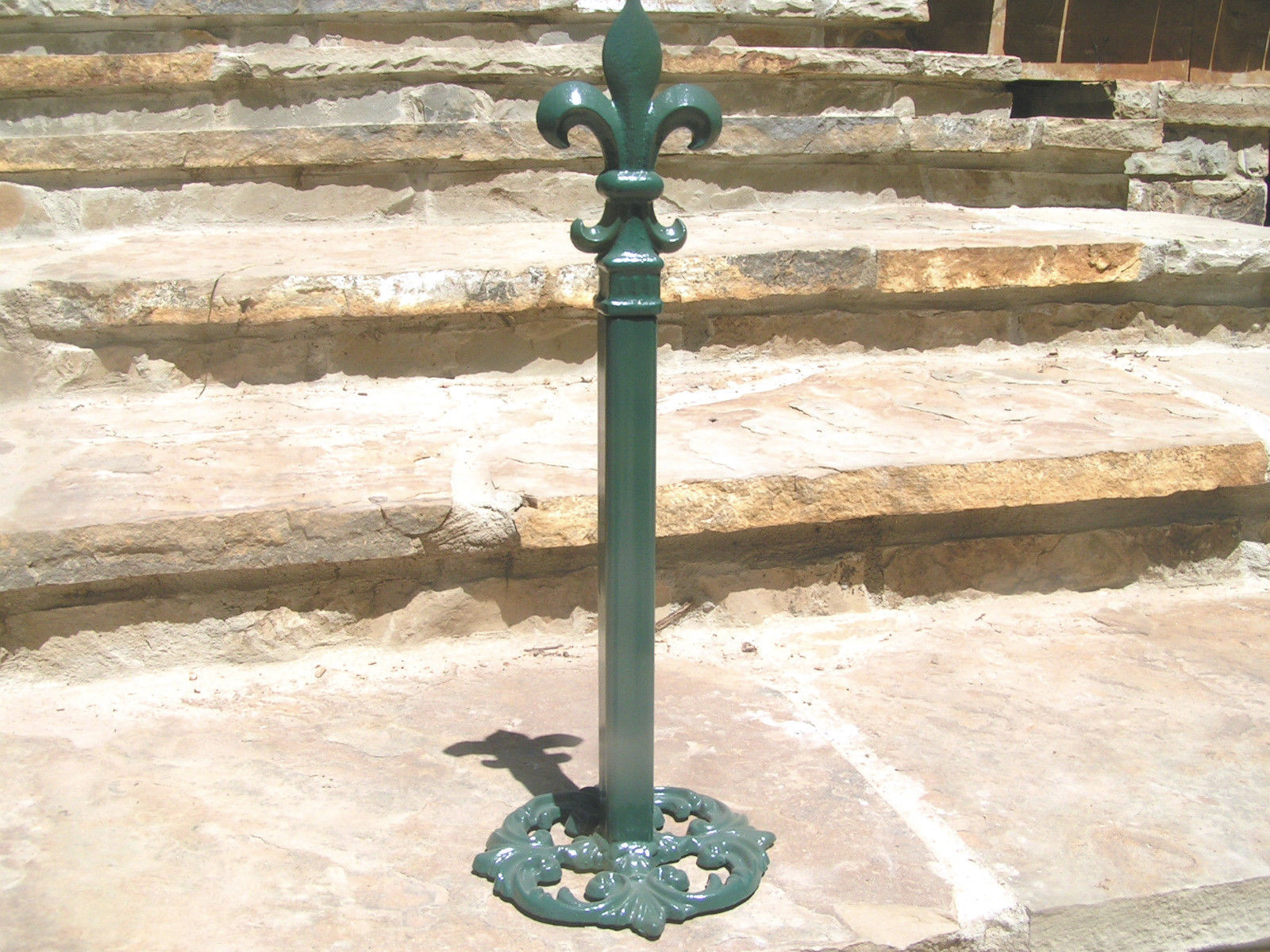 Iron Green Paper Towel Holder Fleur d Lis finial Standing Heavy Kitchen Storage & Organization