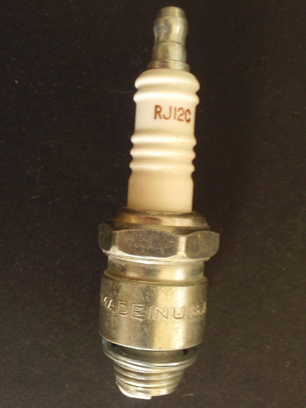 Box or Card Champion Spark Plug RJ19LMC 868LMC 591868 Replace RJ2YLE