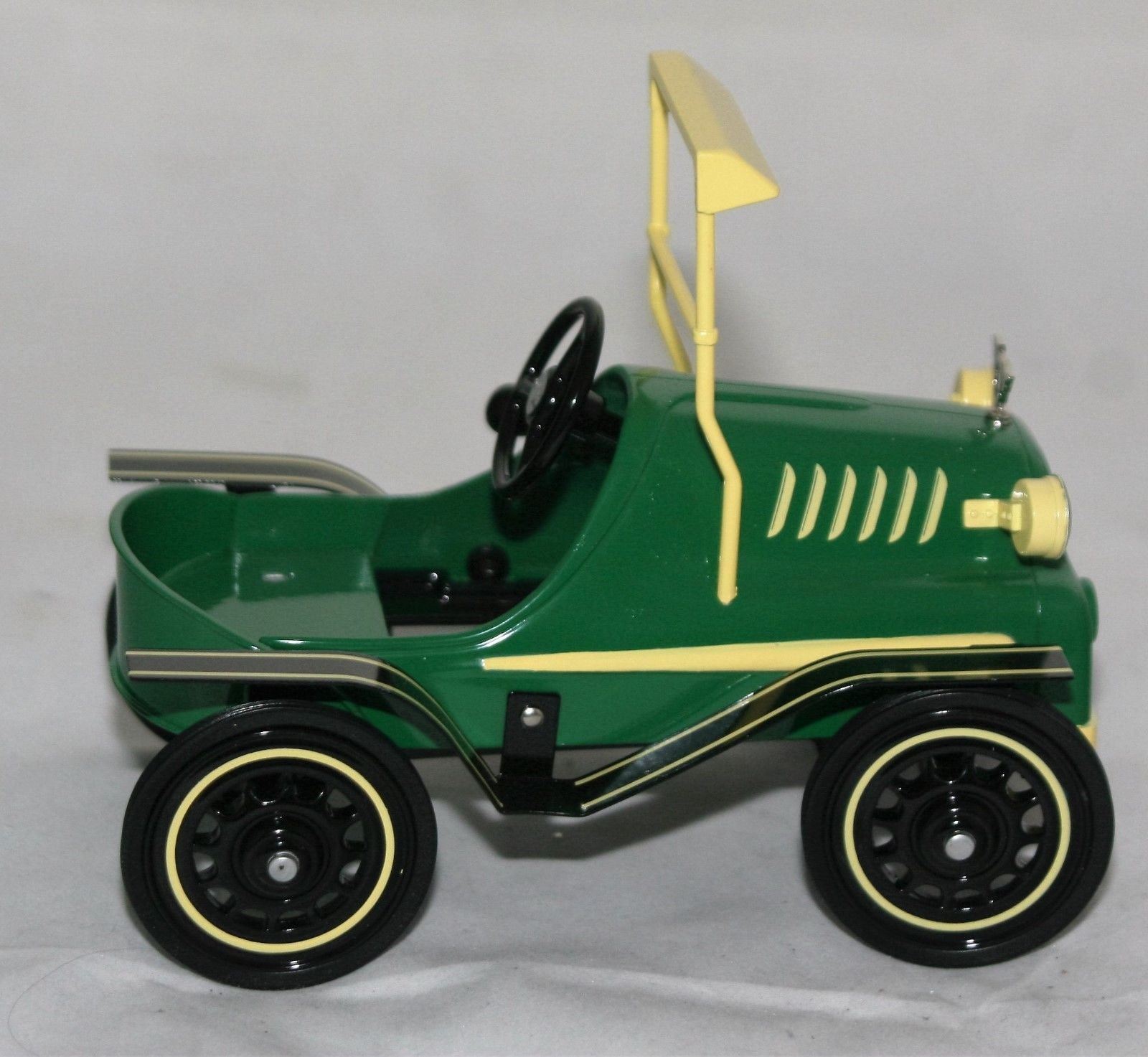 Hallmark Kiddie Car Classics 1964 Garton Tin Lizzie Pedal Car QHG9023