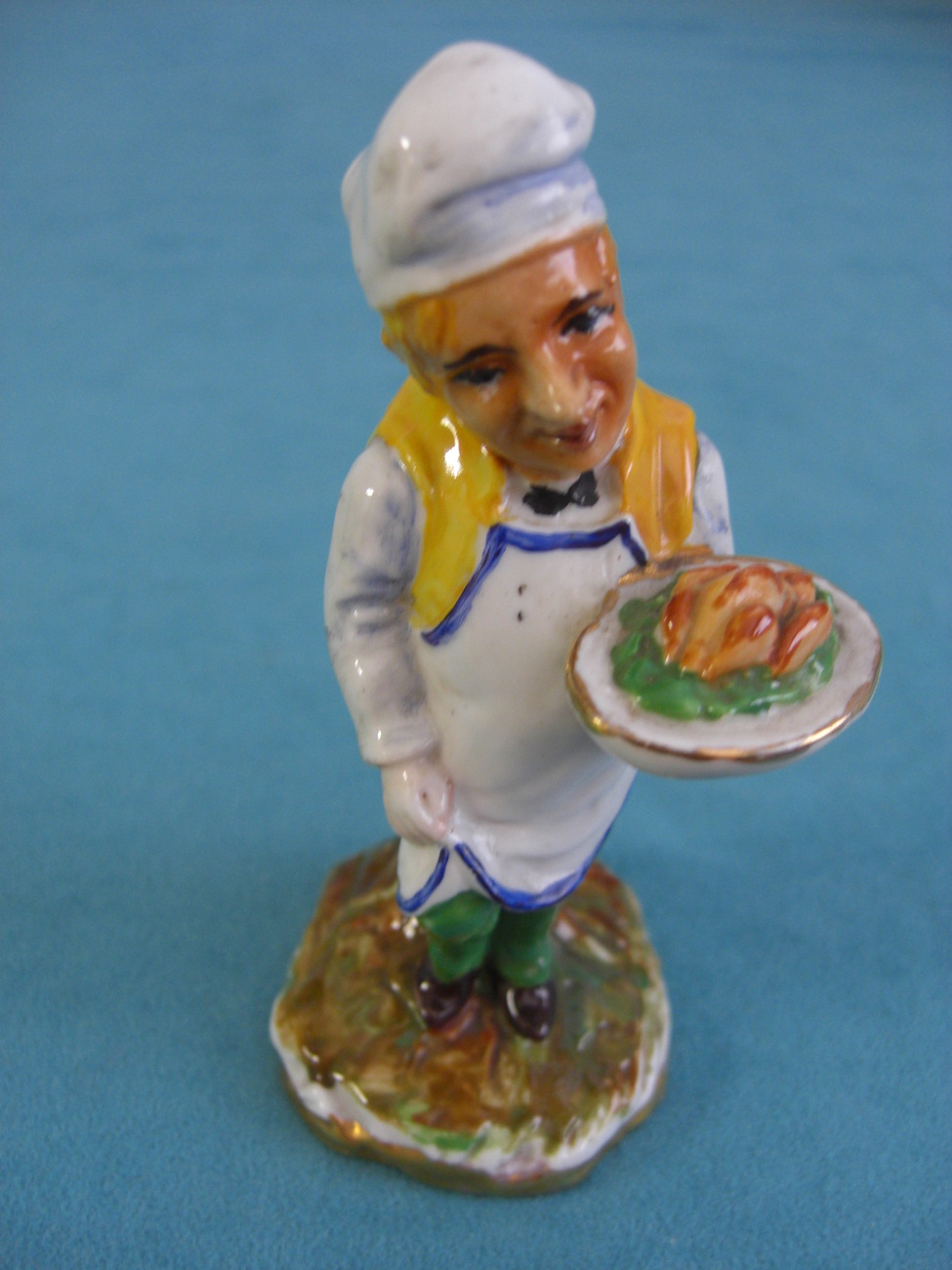 Italian Porcelain Figurine CHEF NEW Italian   MVC 228F.JPG