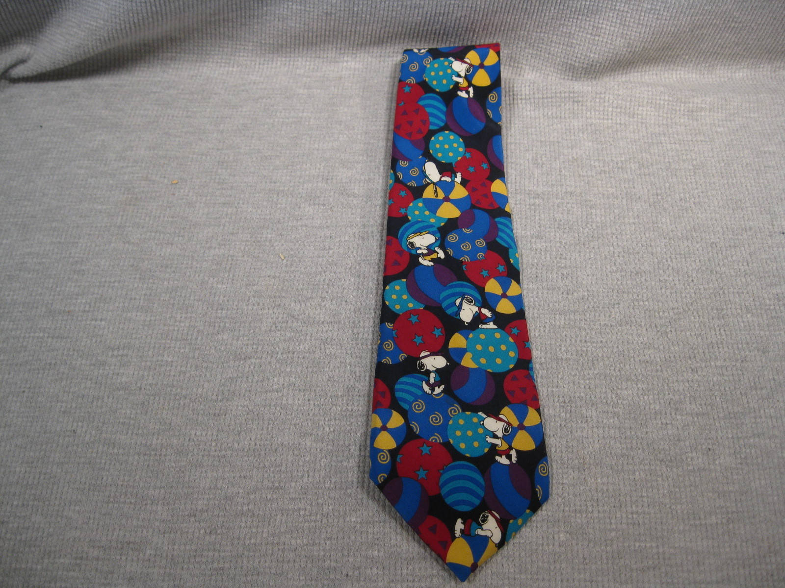 Primary image for Peanuts Necktie Snoopy Among Various Color Various Design Beach Balls Beagle