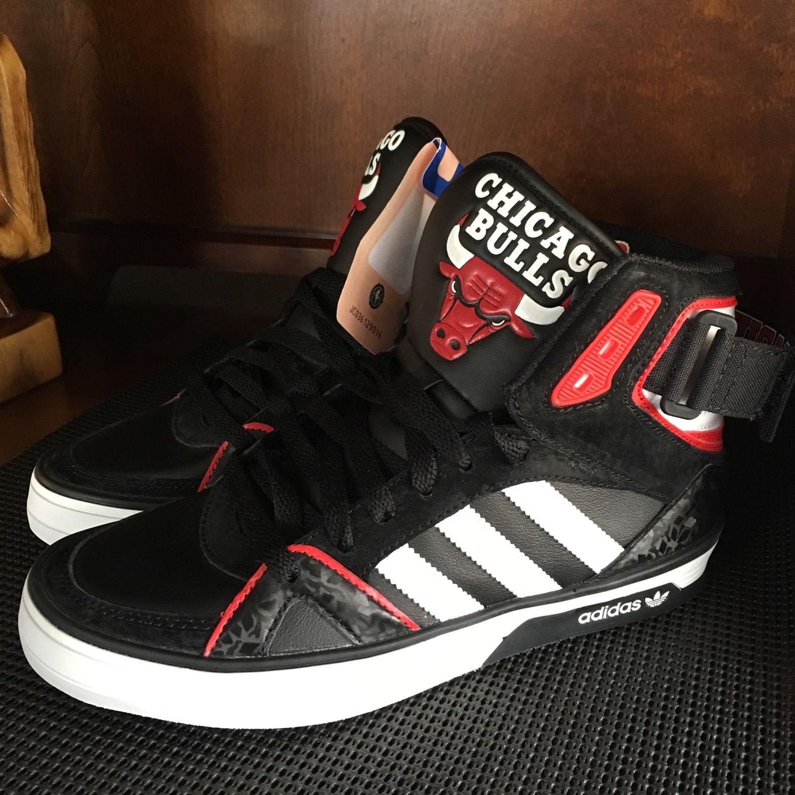 Chicago Bulls Adidas Originals Space Diver Shoes Boys Size 4.5 Rare