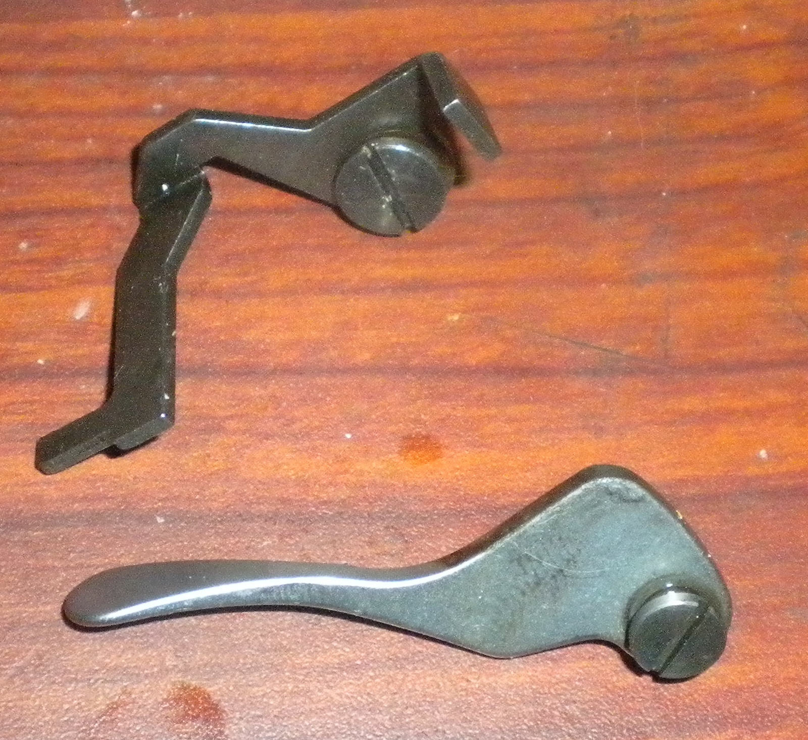 Singer 252 Fashion Mate Presser Bar Lifter 44445 & Tension Release