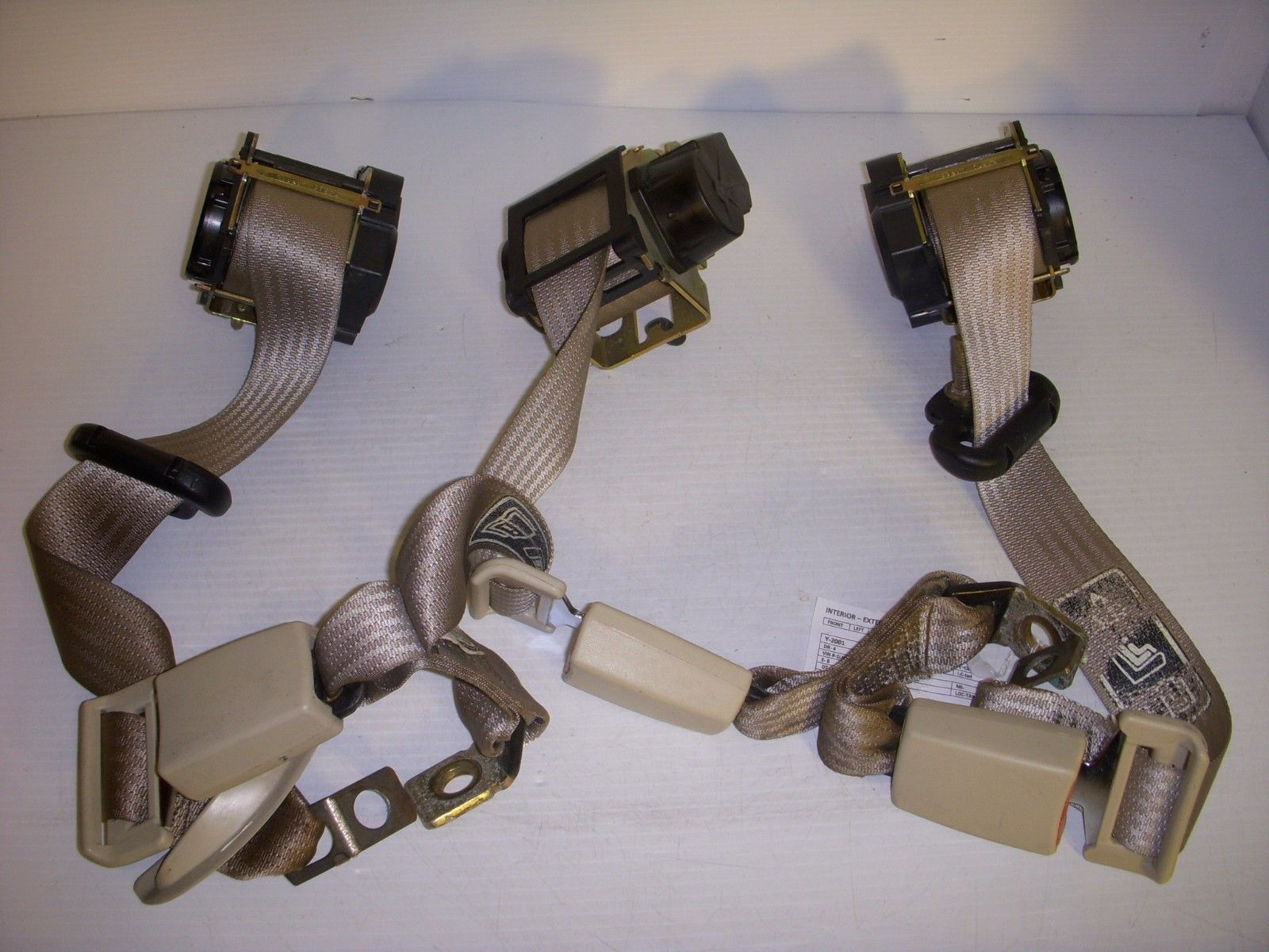 LINCOLN TOWN CAR 01 02 Back Rear SEAT BELTS / RETRACTORS / BUCKLES