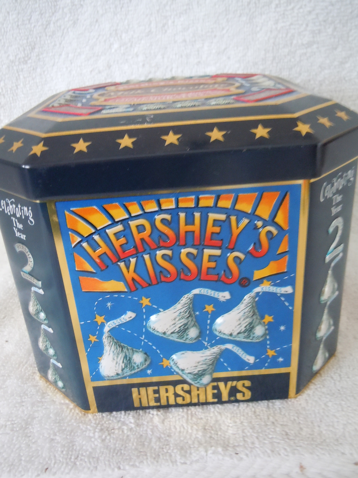 Hershey's Kisses Milk Chocolate Limited Edition Commemorative Tin 2000 ...