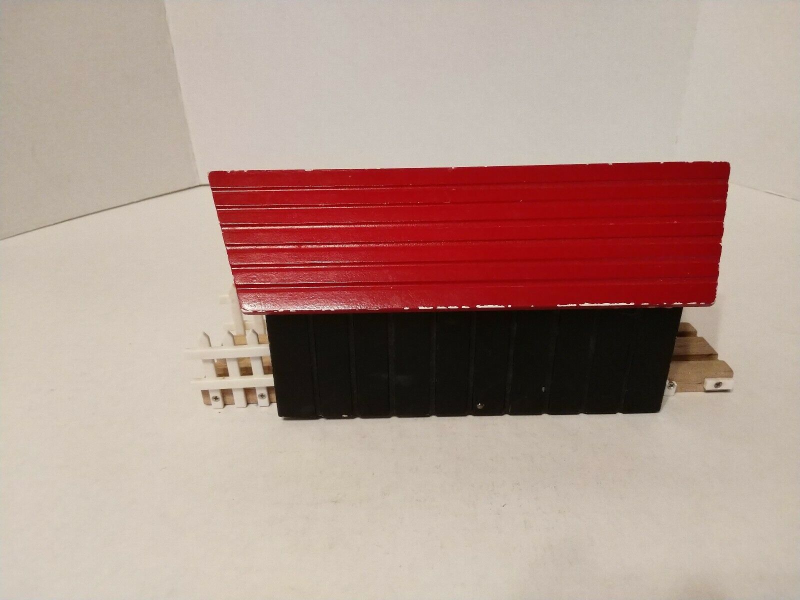 Wooden Toy Train Set Covered Bridge Thomas the Train Action Figures