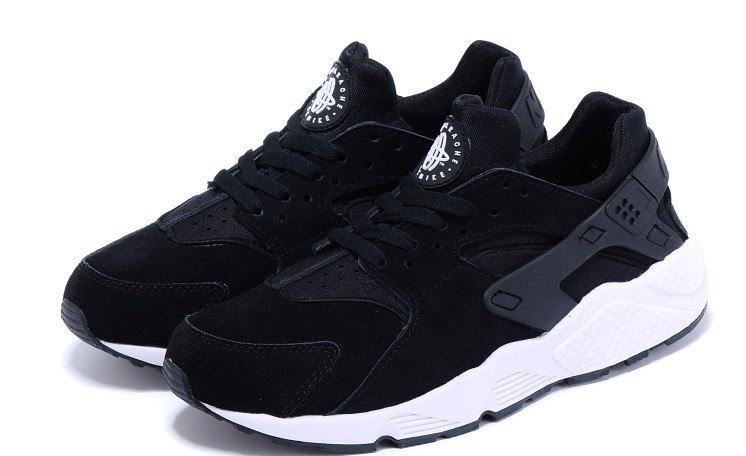 nike huarache black with white sole