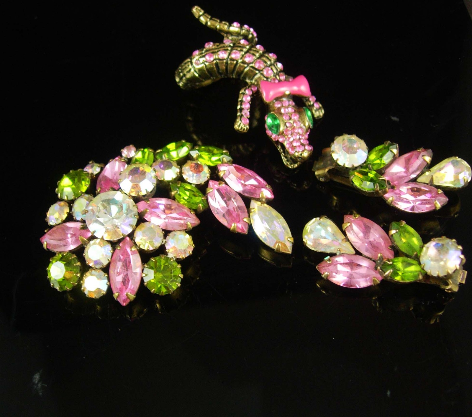 Vintage stunning signed Weiss Brooch earrings & matching lizard ring clip on ear Sets