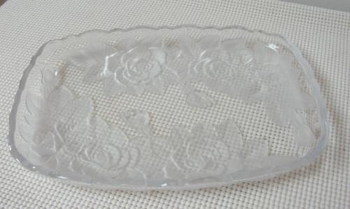 HORS D'OEUVRE Tray in WINTER ROSE by STUDIO NOVA Frosted Glass Scalloped Appy - $14.54