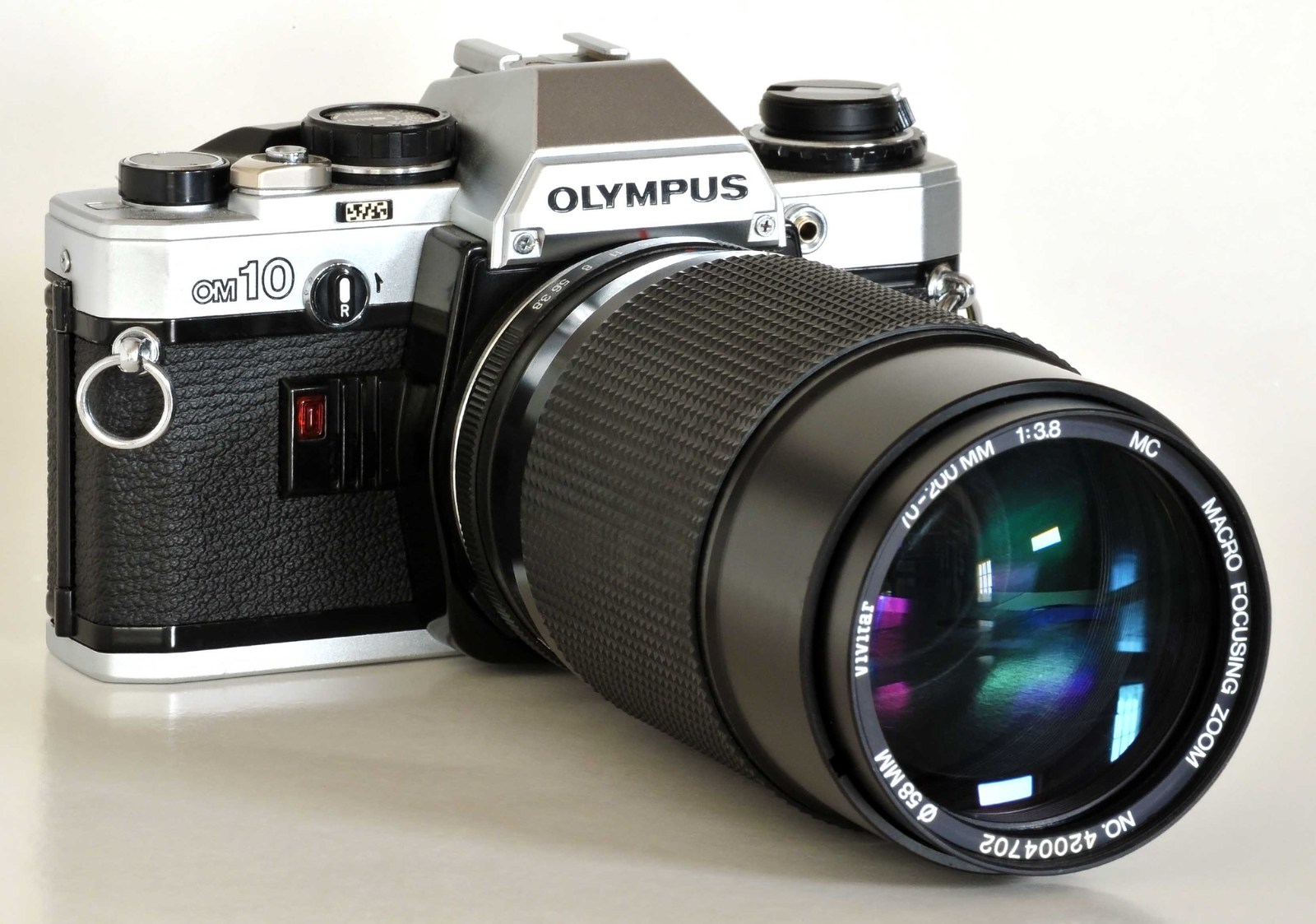 Olympus OM10 35mm SLR Camera w OM 70200mm f/3.8 MC by Vivitar 4