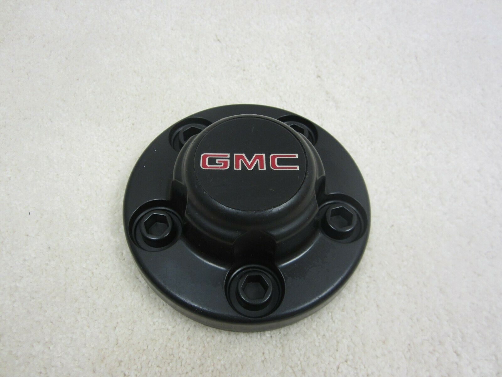 1988 1994 GMC SIERRA 1500 OEM STEEL WHEEL BLACK CENTER CAP 15545318