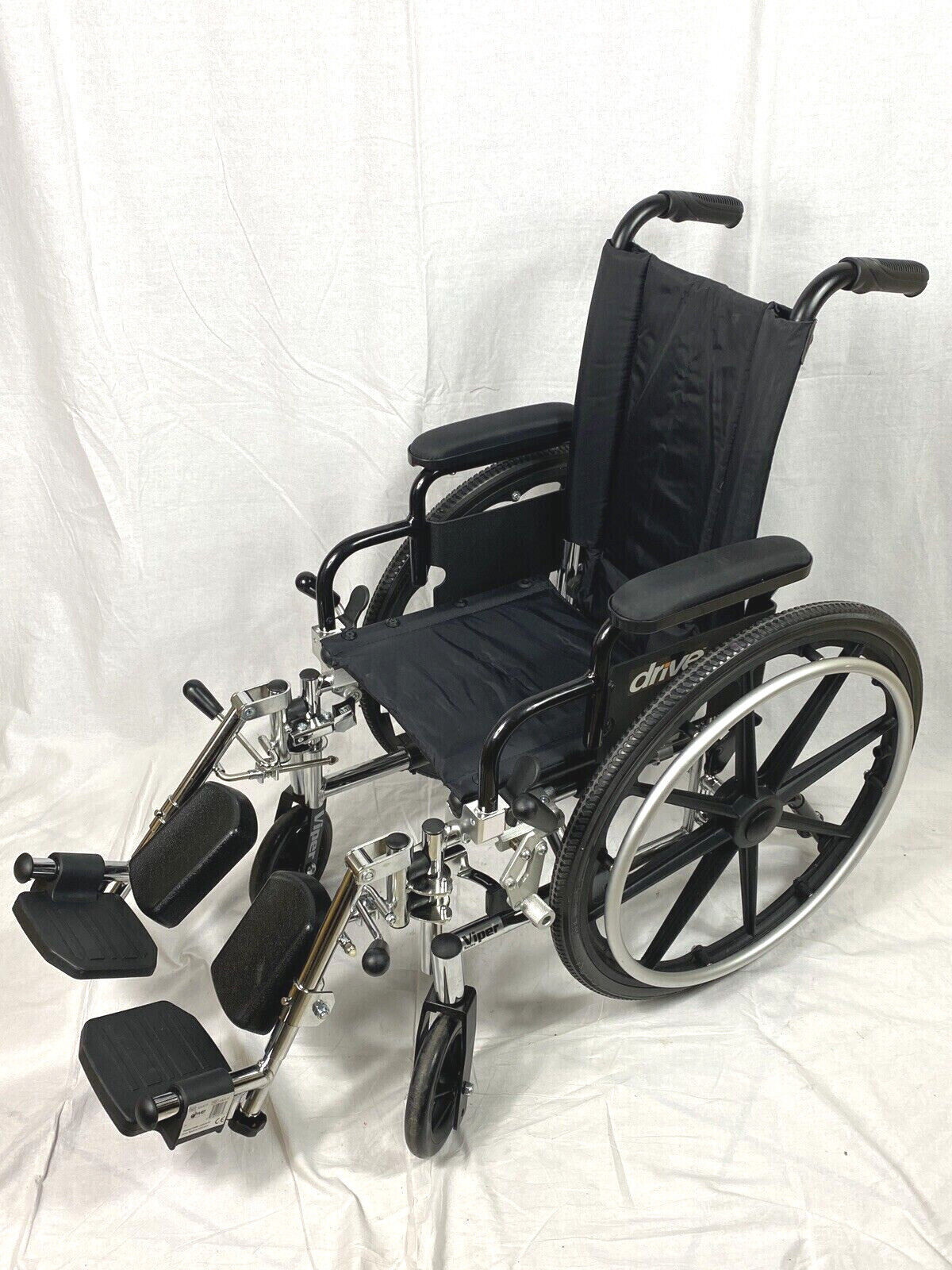 L412DDASF Drive Medical Viper Wheelchair 12" Inch Seat EXCELLENT