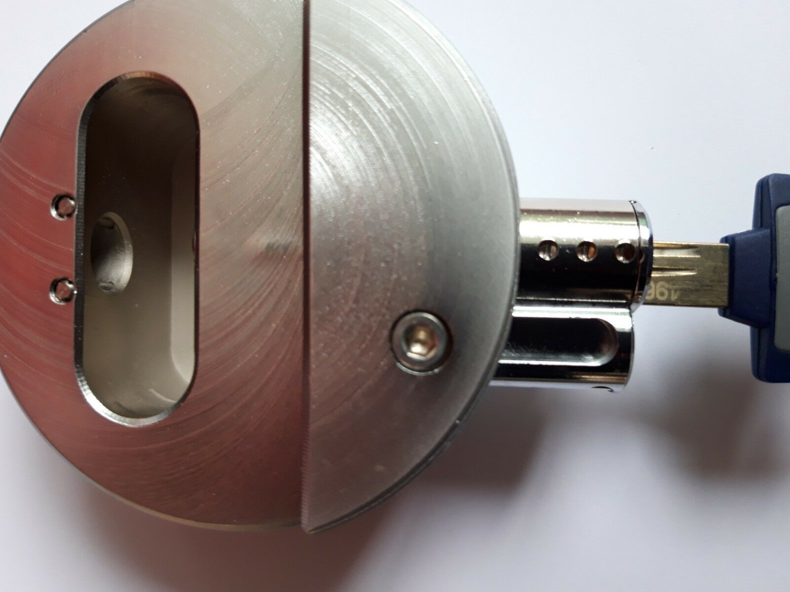 MulTLock TR 100 Hockey Puck High Security Round Padlock With Hasp